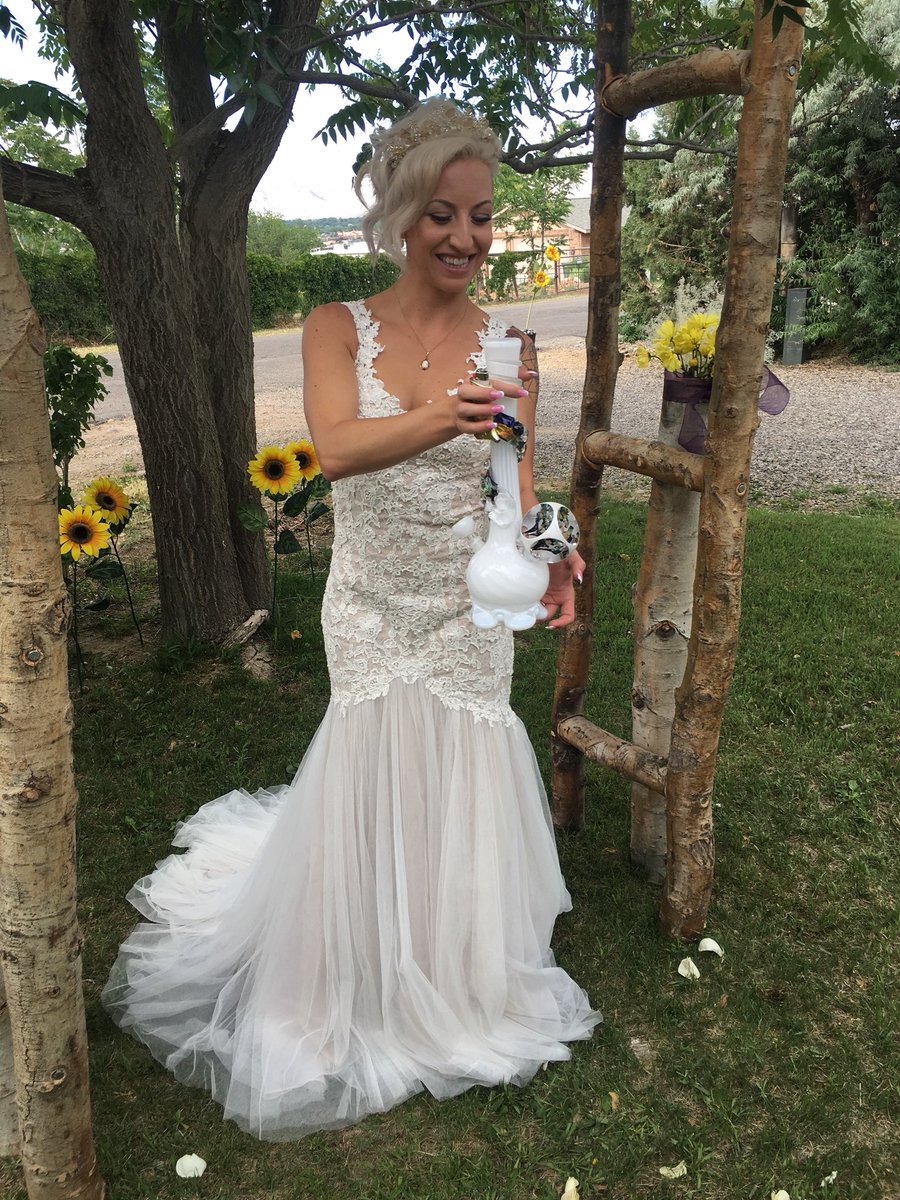 QeenBee66's tweet photo. I am married and happy as can be !! Best day of my life with out a doubt ! https://t.co/4h13iocYBz