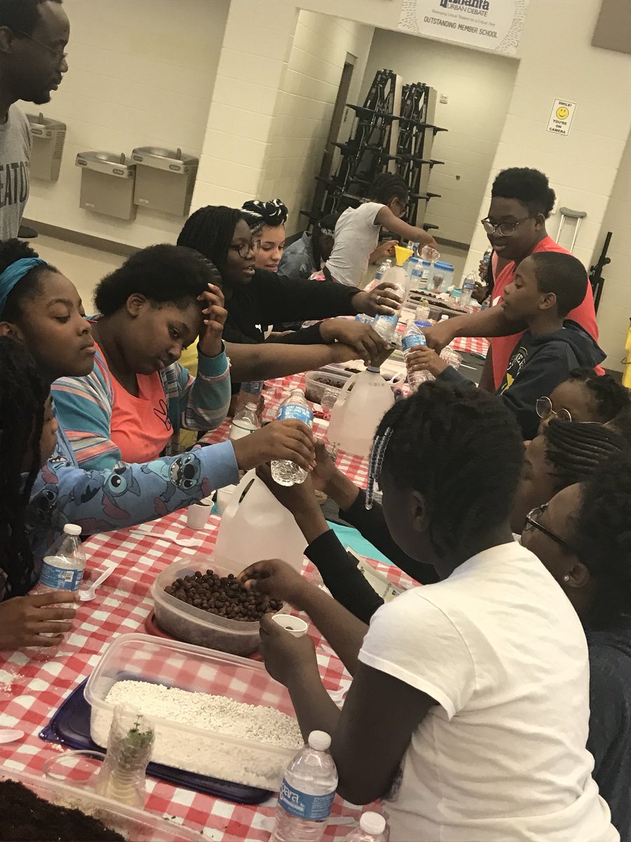 DurhamMartin3's tweet photo. TEAM UP To Power Up @Bunche_Chargers In-House field trip with Jason Paggett🙌🏾 Where is the Soil-Less Garden? https://t.co/9VjqyTZFWP