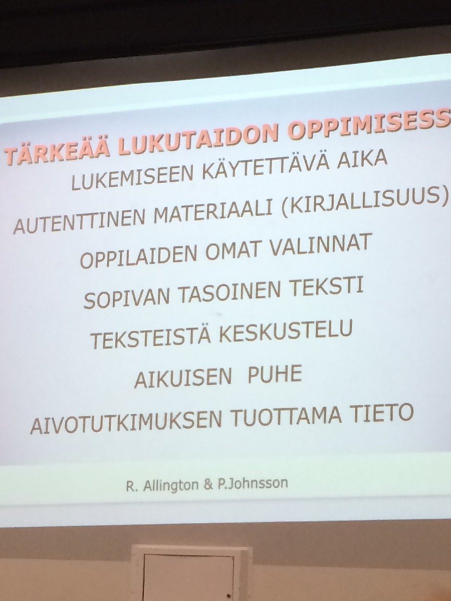 teijatwiittaa's tweet image. Mikä yhdistää luokkia, joissa on taitavia lukijoita? Taina Hämäläinen ja #ateljee-menetelmä äidinkielen opetuksessa @varganemenyi kesäpäivät.
