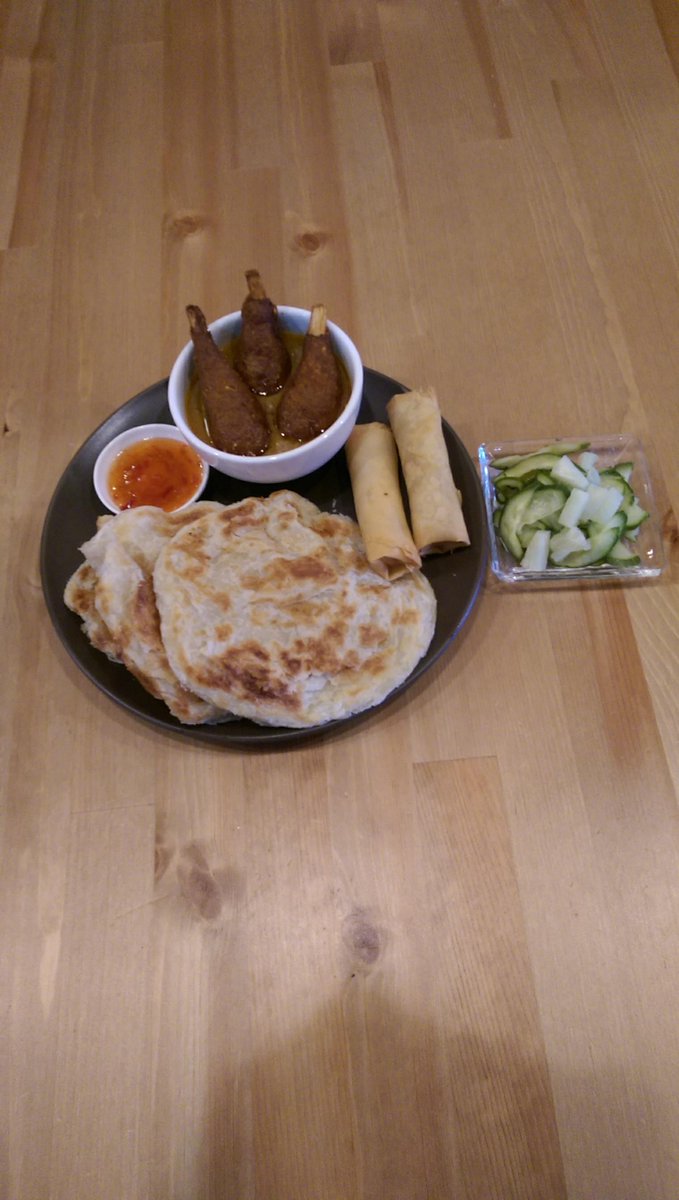 IslandLiew's tweet photo. ,Vegan Wanton Spicy Soup,Vegan Roti Canai Special #vegan #VeganSoup #veganhour #edmeat #yegeat https://t.co/XYyjXDH8Dx