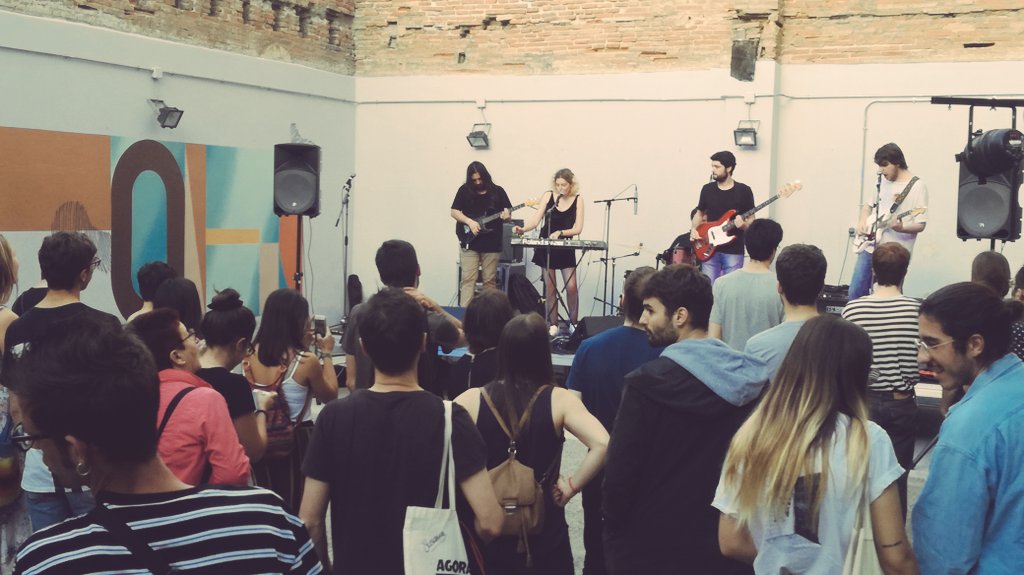 Engeguem els concerts al pati de juny amb <a href="/wearekeems/">Keems</a>, l'aposta de @lafonotecabcn per obrir aquesta edició del @BIS_Festival, el festival dels segells independents de Barcelona.