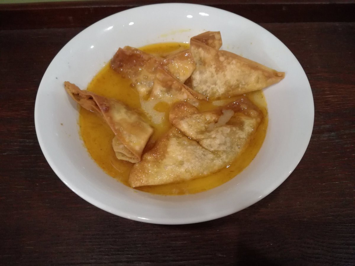 IslandLiew's tweet photo. ,Vegan Wanton Spicy Soup,Vegan Roti Canai Special #vegan #VeganSoup #veganhour #edmeat #yegeat https://t.co/XYyjXDH8Dx