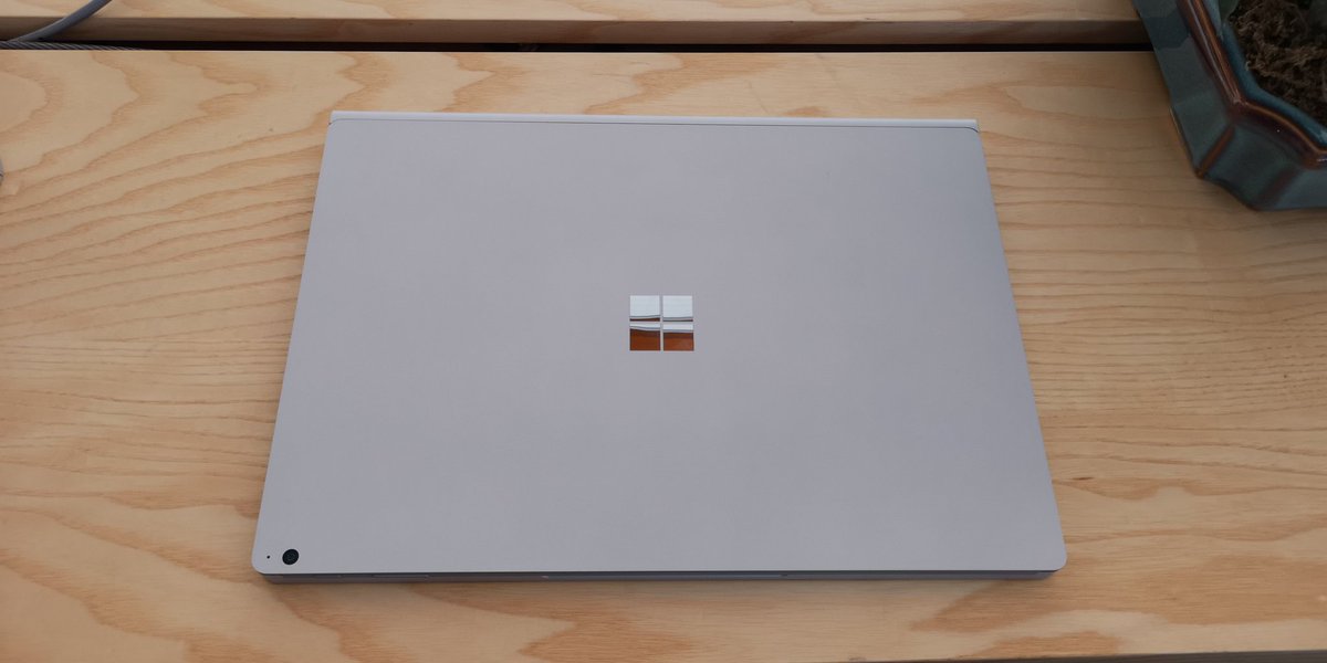 MyraAdAstra's tweet photo. Les nouvelles #Surface Book 2 de 13'5 et 15 pouces encore plus belles que les précédentes ♥️ #ExplorerParty https://t.co/xXjfi2lDQJ