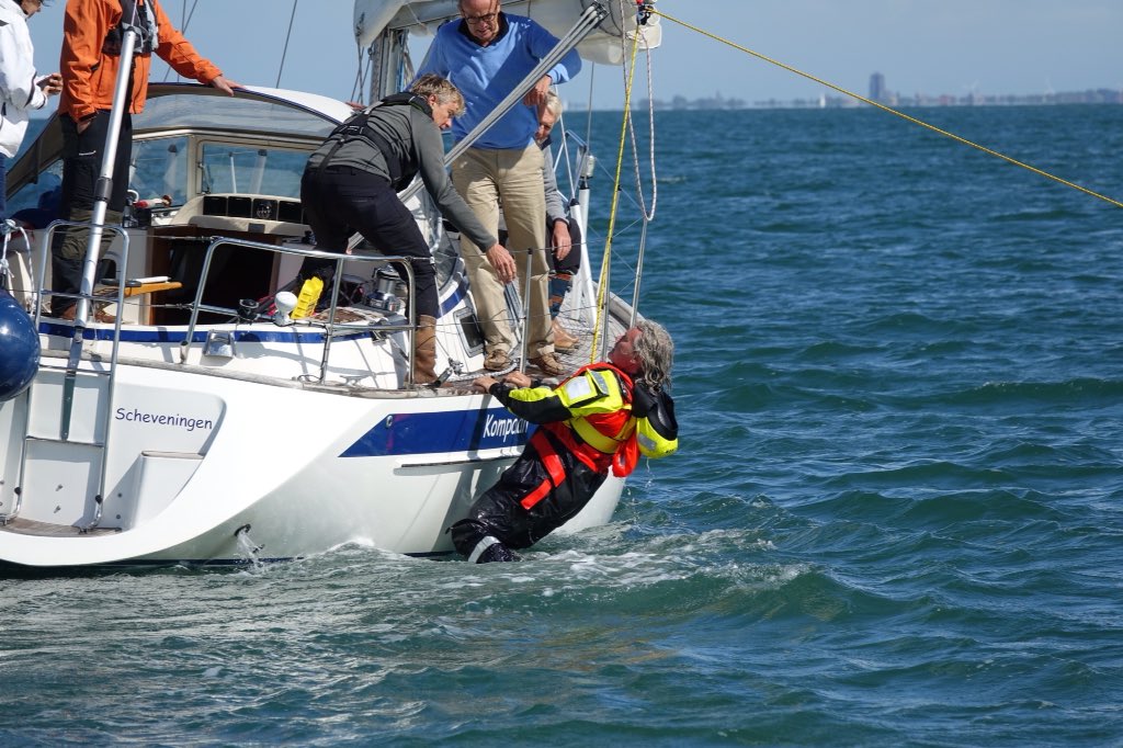 Man Overboord! Je hoopt het nooit mee te maken. Maar als het toch gebeurt kun je maar beter voorbereid zijn. Daarom organiseren we weer samen met <a href="/KNRM/">KNRM</a> een man overboordtraining kustzeilers.nl/cms/agenda/mob…