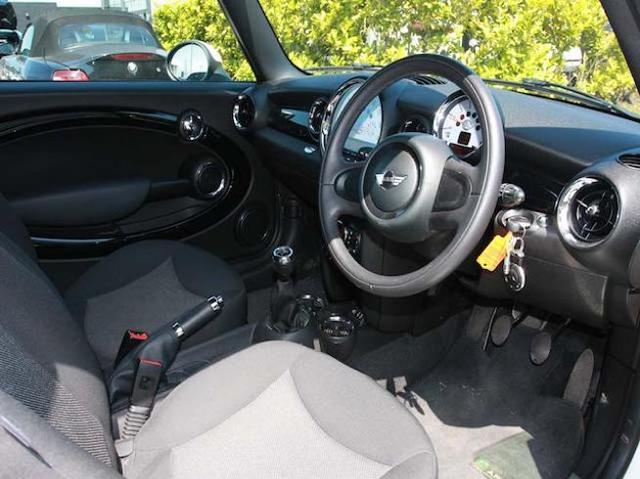 Lookers_MINI's tweet image. The 'Approved Used MINI of the Week' is this unique #MINI #CooperD #Clubvan. With just over 20,000 miles on the clock, and at £12,990 this is not to be missed! Contact us to find out more, or pop in this weekend for a test drive: fal.cn/yT5D #Knights