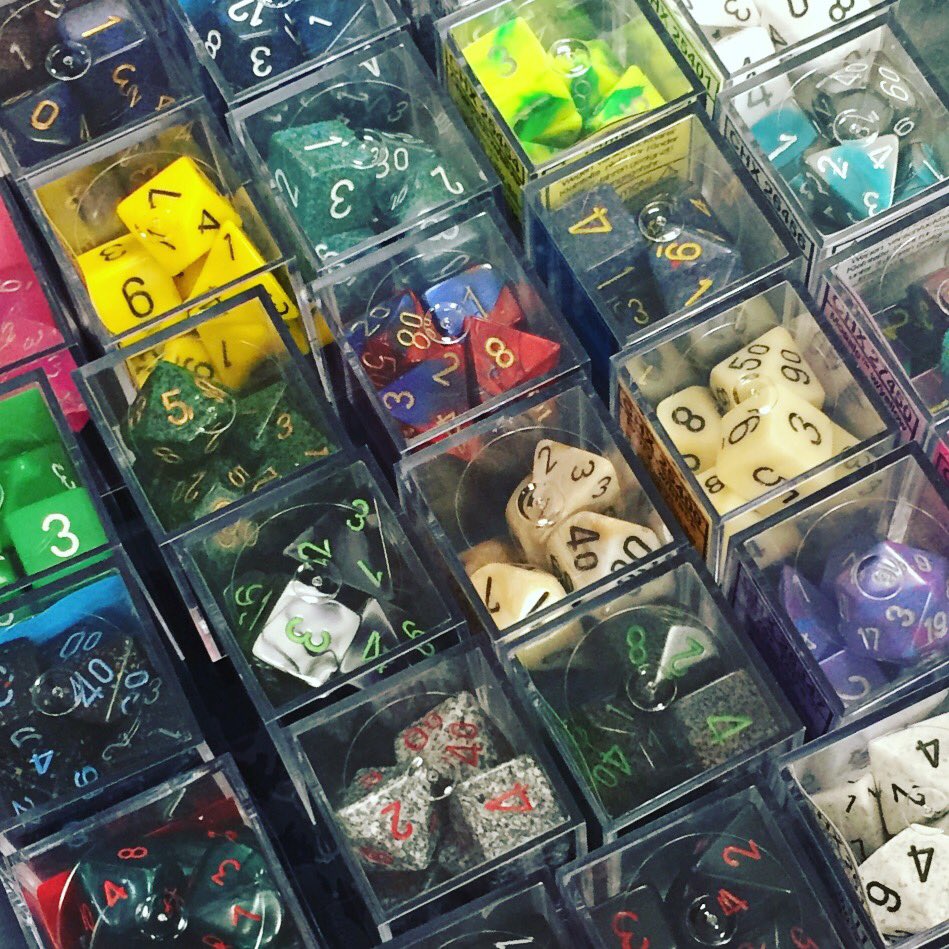 tajmahalcomics's tweet photo. Y para cerrar el viernes, por fin llega reposición de #setdedados #roleros con una gran variedad de colores! #diceset #chessex #dados #dadosderol #devir https://t.co/kfWeGGW5Oe