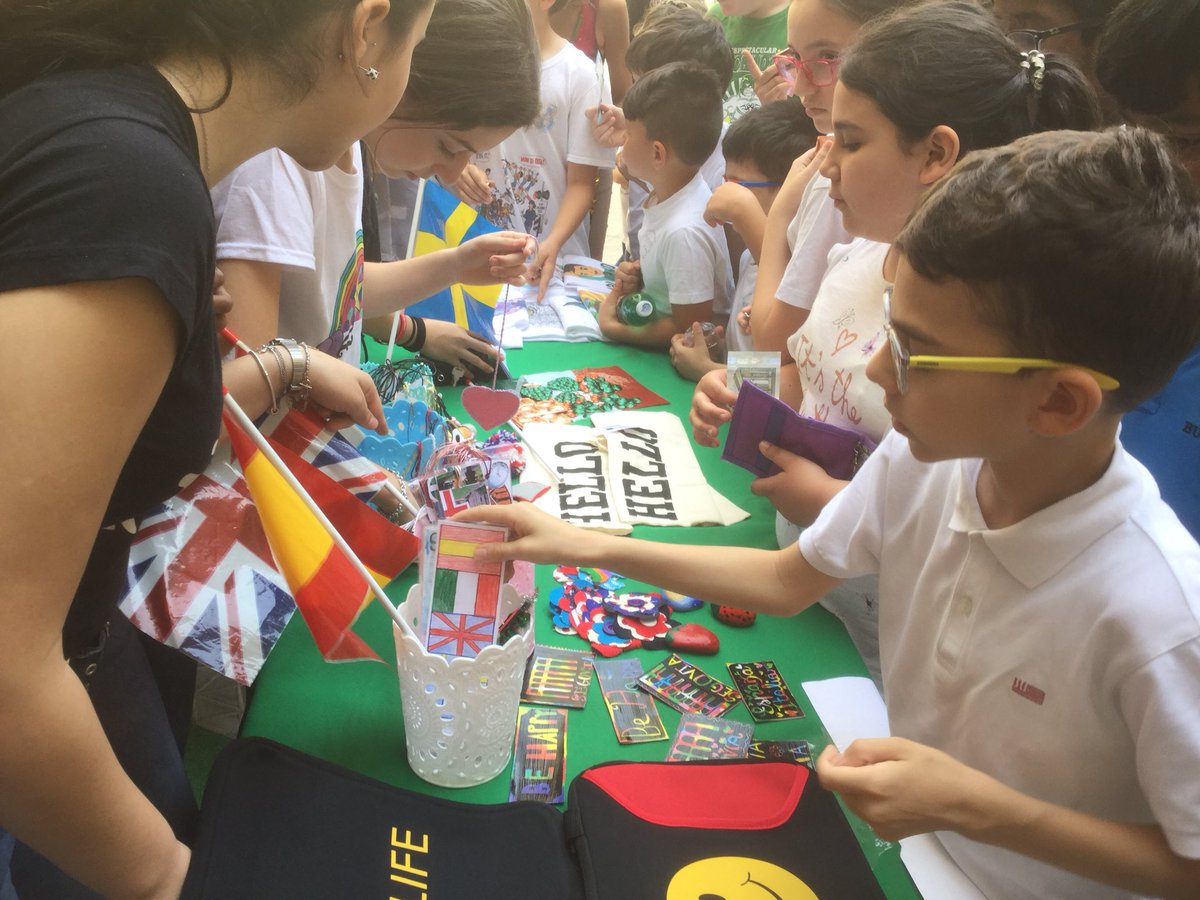 IC_XXSETTEMBRE's tweet photo. We had a beautiful and colorful European market! #GettingThereOnYourOwn @arbetsro @KuloinenSchool @ElPenascal @PiltonBluecoat https://t.co/M0zLkVKQYN