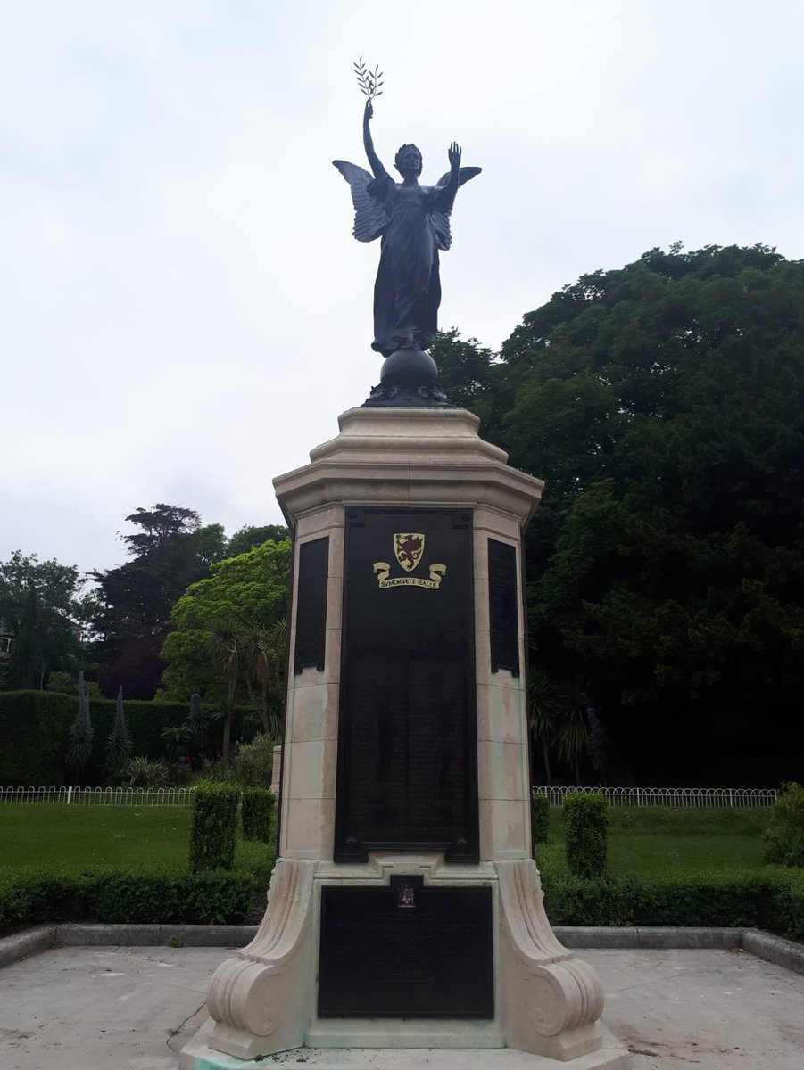 sidsowner's tweet photo. The War Memorial in Grove Park restored holding aloft the olive branch of peace...fitting as we remember the First World War ending 100 years ago. It was “The war to end all wars “but sadly there’s still conflict across the world
#WsMTC #WorldPeace https://t.co/sJDlMdKEJp