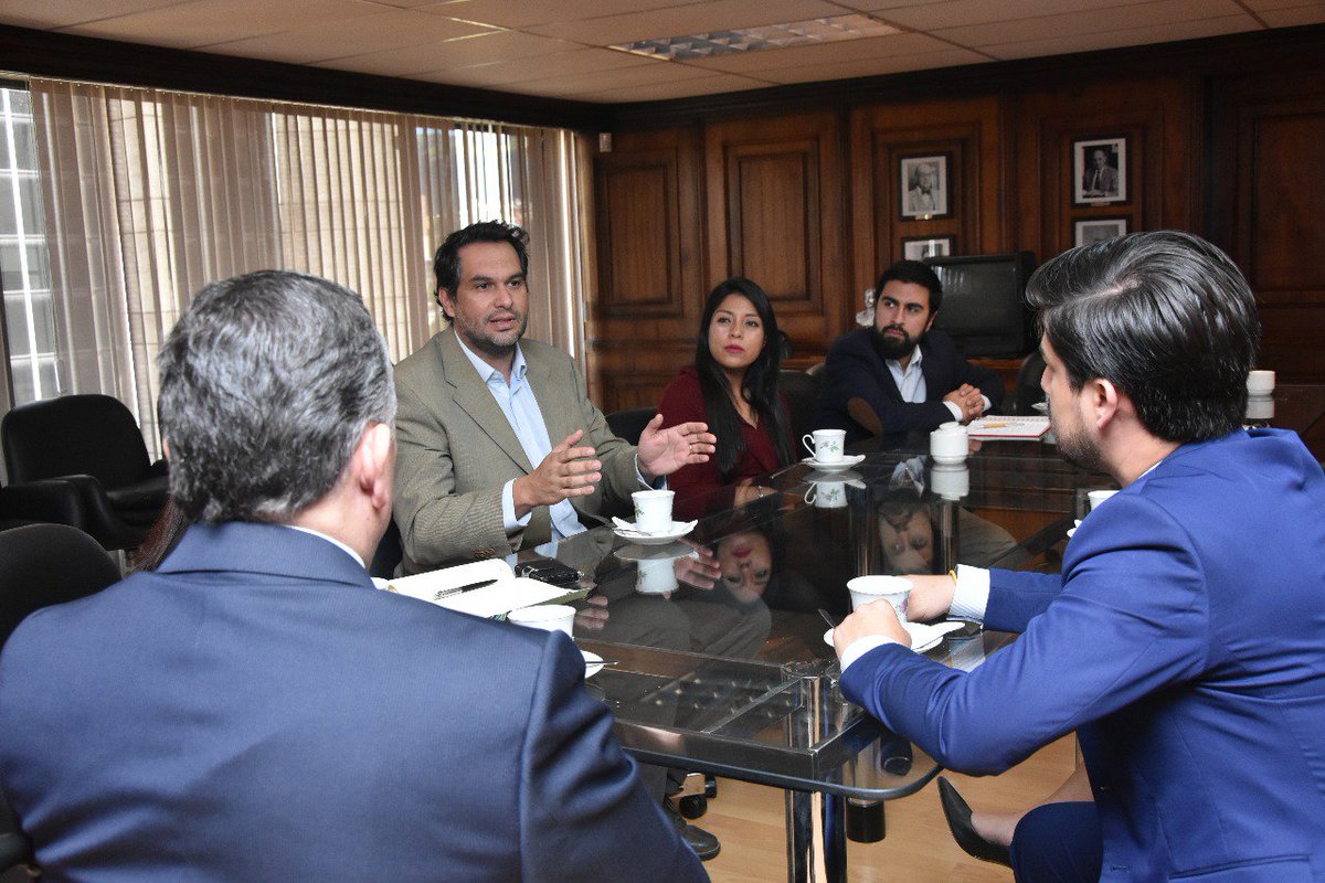 secap_ec's tweet photo. Nuestro Director Ejecutivo @Mario_Ecuador y Eduardo Tapia Embajador de #Chile en #Ecuador acordaron realizar alianzas estratégicas para poner en ejecución capacitación en áreas de manipulación de alimentos y gestión de riesgos. | Alianza 🇪🇨 y 🇨🇱 @Lenin Moreno, @ChileenEcuador https://t.co/mgDUZIeRDZ
