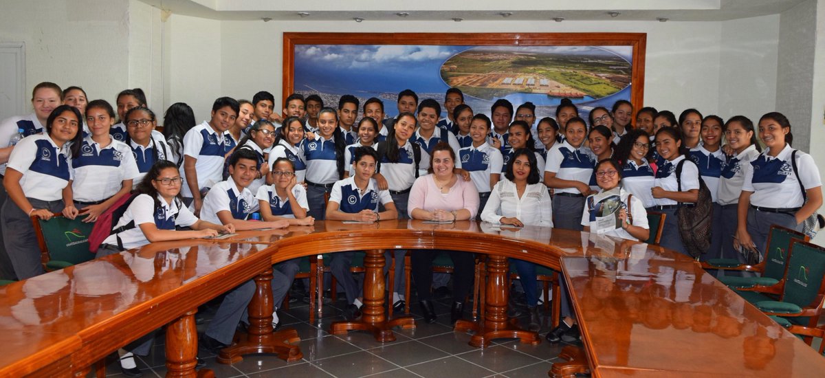 coatzaport's tweet photo. En esta semana visitaron al @coatzaport más de 150 alumnos del DGETI No.79., y del @IESAMmx. Nos llena de satisfacción el saber que esta experiencia, servirá de ayuda para su formación académica y profesional. ¡Vuelvan pronto! #ViernesDeVisitasGuiadas
@SCT_mx @Puertos_Mx https://t.co/gLEb5mEwQx