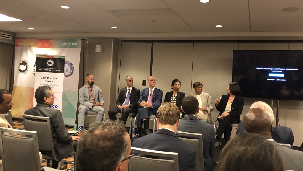 lblarrea's tweet photo. #3rdEducRevolution #USCM2018 #WDC Valerie Robberson, PhD Prez
RoxburyCC &amp; Pam Eddinger PhD, Prez BunkerHillCC partnering w/employers! #pilots #Promise #tech #workforce @WFSDallas @joancrigger1 @judymc15 @mcgough_andrew  @PerkeyKevin @mayorcabaldon @ResCareWFS @memattke https://t.co/rJucrJAvKb