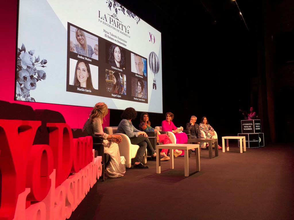 malasmadres's tweet photo. "El talento femenino no es innato en la mujer, donde yo soy más bueno es en mi lado femenino", @alvaromerino nos habla de talento hoy #LaParty5 #YoDonaMalasmadres https://t.co/Ae5MBy404o