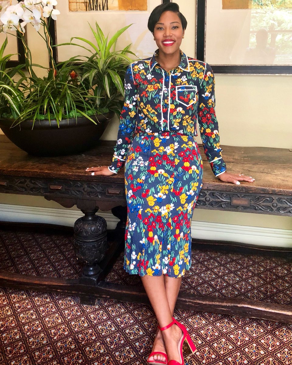 Bri24314464's tweet photo. At the #SMSDC Wearing MY FAV @toryburch ❤️@ToryBurchFdn I buy from a company that stands for what I believe, do you? #womenempowerment #bossmoves #supplierdiversity https://t.co/6BYxlQCwTZ