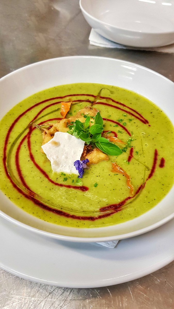 HVitranc's tweet photo. Fried elder, courgette, beetroot paste and herb soup.
#HOTEL_VITRANC #restaurant_vitranc #podkoren #kranjska #kranjskagora #springsoup #soup #elder #beetroot #herbs #foodporn #best #meal #courgete https://t.co/BAnVH0ENOq