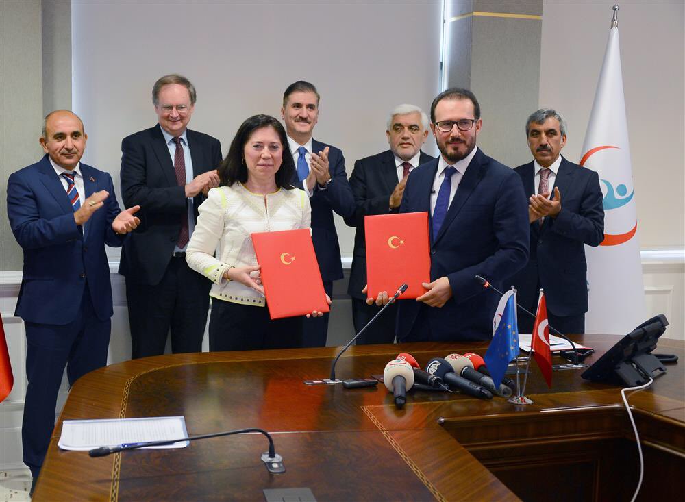 saglikbakanligi's tweet photo. Kilis Devlet Hastanesi Yapım Protokolü imzalandı.   🔗 https://t.co/7Z1ZJY1dpx https://t.co/pkfRoBURYQ