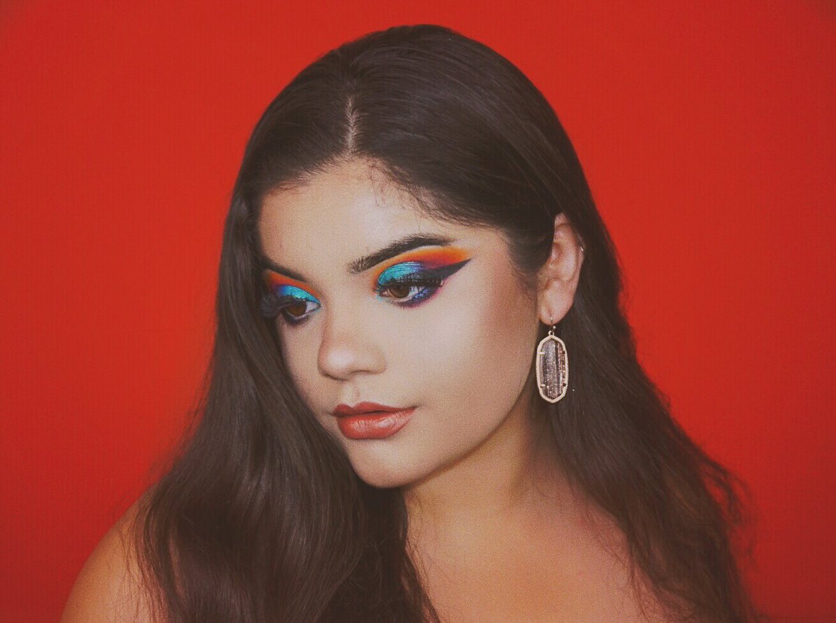 bflooo12's tweet photo. Super fun summer look!! 🐳🌴🌞

#undiscovered_muas #makeupforwoc https://t.co/Ix08bsxiq5
