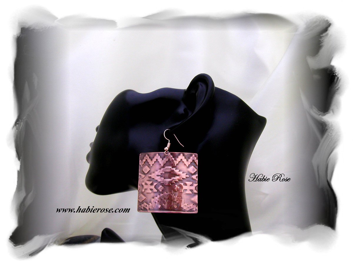 HabieRose's tweet photo. I love designing and creating jewelry that is a bit different. I love working with copper but also work with silver, gold filled and much more. #handmadejewelry #jewelrydesigner #fashion #celebritystylists #costumedesigners #fashiondesigner #jewelry https://t.co/FoAEo3TE4O