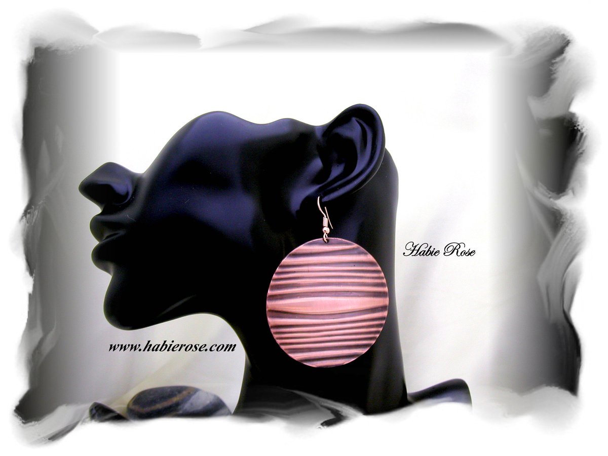 HabieRose's tweet photo. I love designing and creating jewelry that is a bit different. I love working with copper but also work with silver, gold filled and much more. #handmadejewelry #jewelrydesigner #fashion #celebritystylists #costumedesigners #fashiondesigner #jewelry https://t.co/FoAEo3TE4O