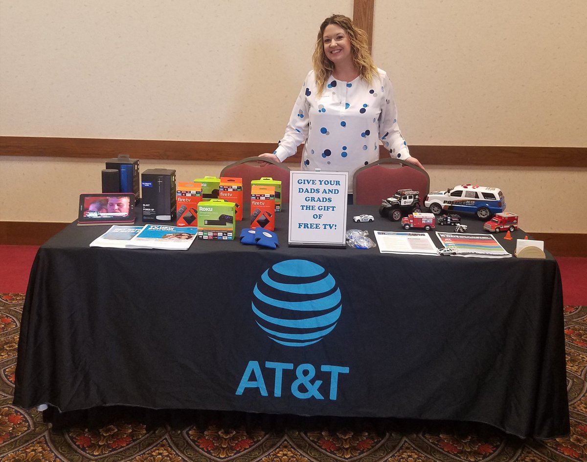 AlisonWaldroff's tweet photo. Loved networking with local professionals at The Symmetry Women's Executive luncheon today! #winlocal #communityoutreach #OHPA @emilywiper https://t.co/TVMZzBSRMe
