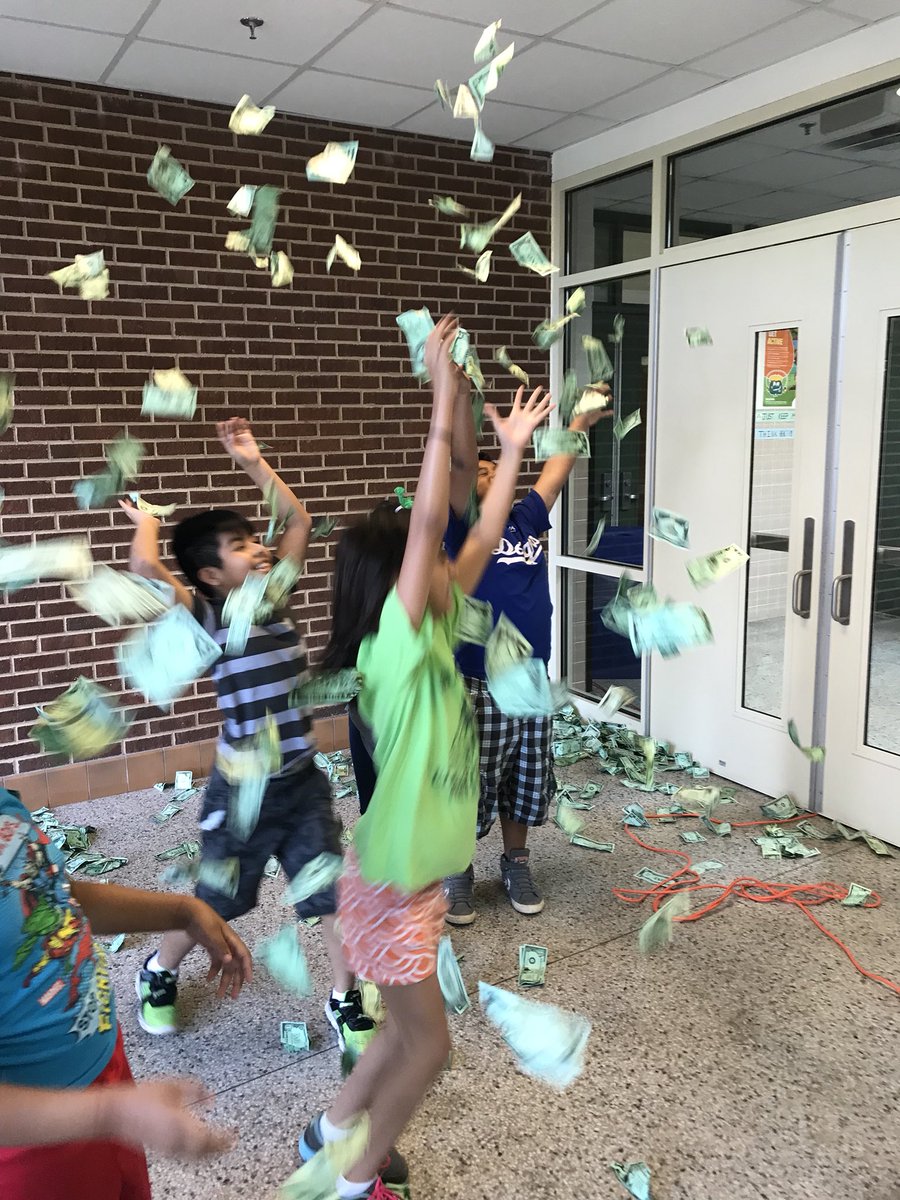 Rm2Roadrunners's tweet photo. Our Ss had the best time at the #rrdfieldday today!  Thank you to all of the staff and volunteers that made today such a fun day!! #RoadrunnersDeserveIt https://t.co/GKcFBIblzO