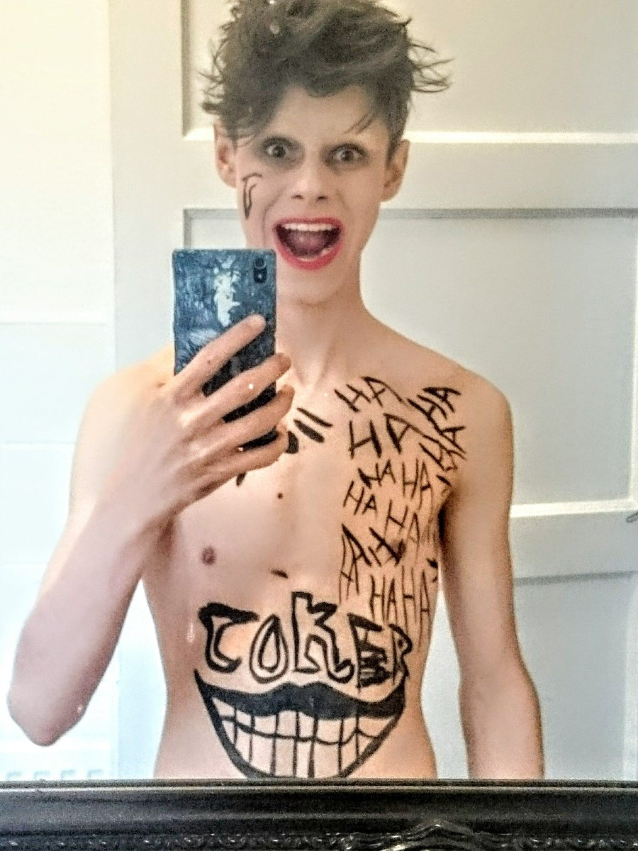 arron03608154's tweet photo. I tried to do Jerard Leto's Joker makeup😂👌 https://t.co/ND7FdUGwrv