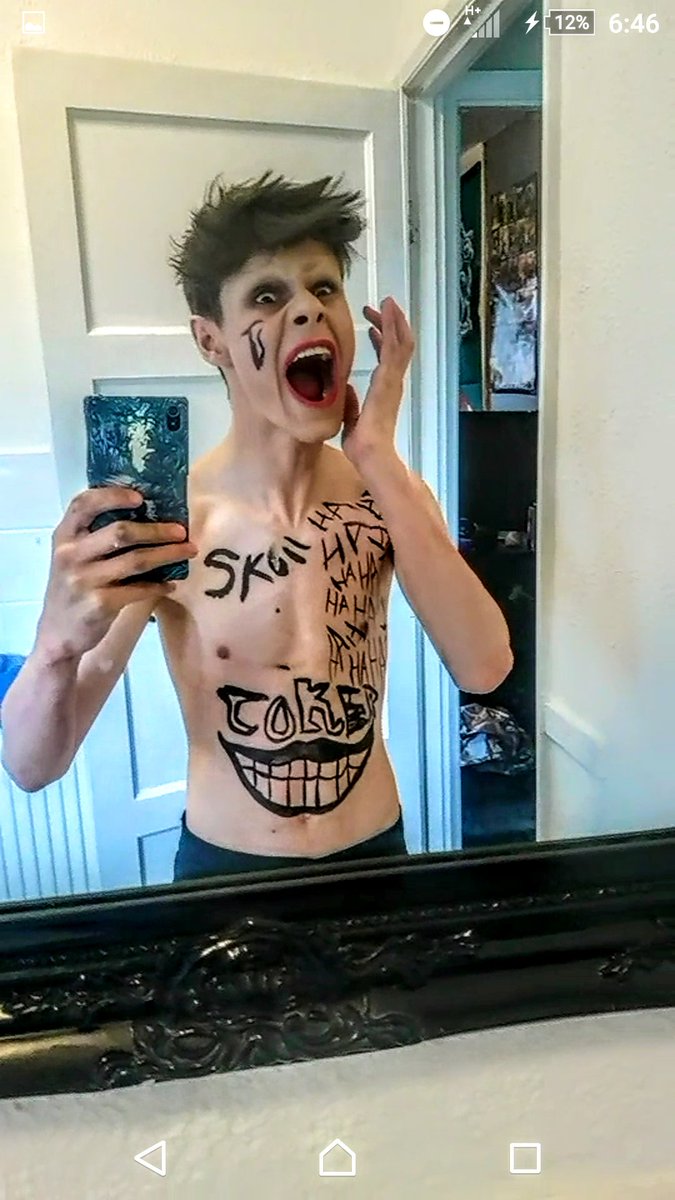 arron03608154's tweet photo. I tried to do Jerard Leto's Joker makeup😂👌 https://t.co/ND7FdUGwrv