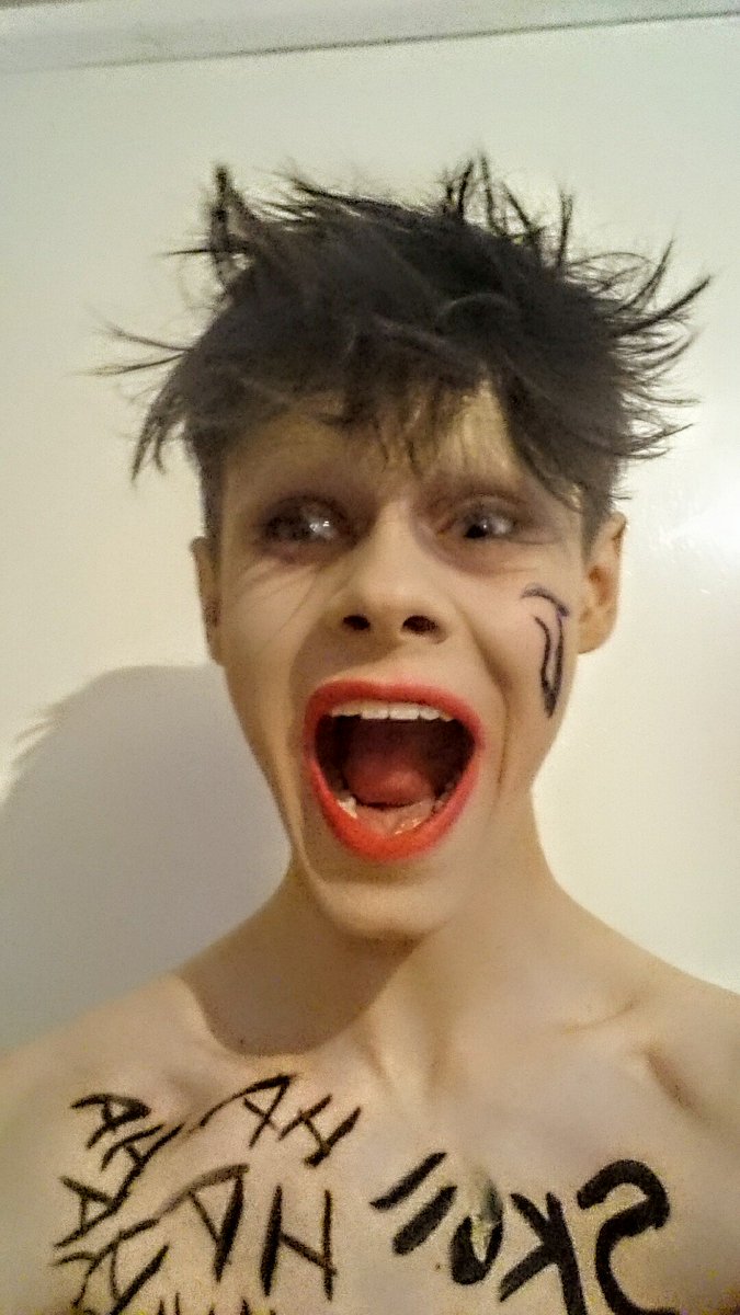 arron03608154's tweet photo. I tried to do Jerard Leto's Joker makeup😂👌 https://t.co/ND7FdUGwrv