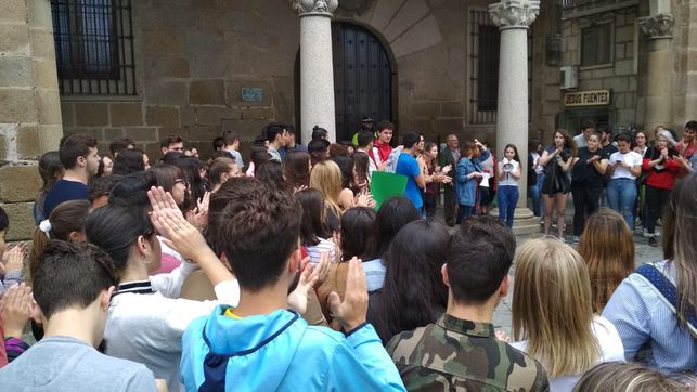 La Universidad de Extremadura colgó por error los exámenes de Selectividad en una carpeta de acceso público eldiario.es/eldiarioex/exa…