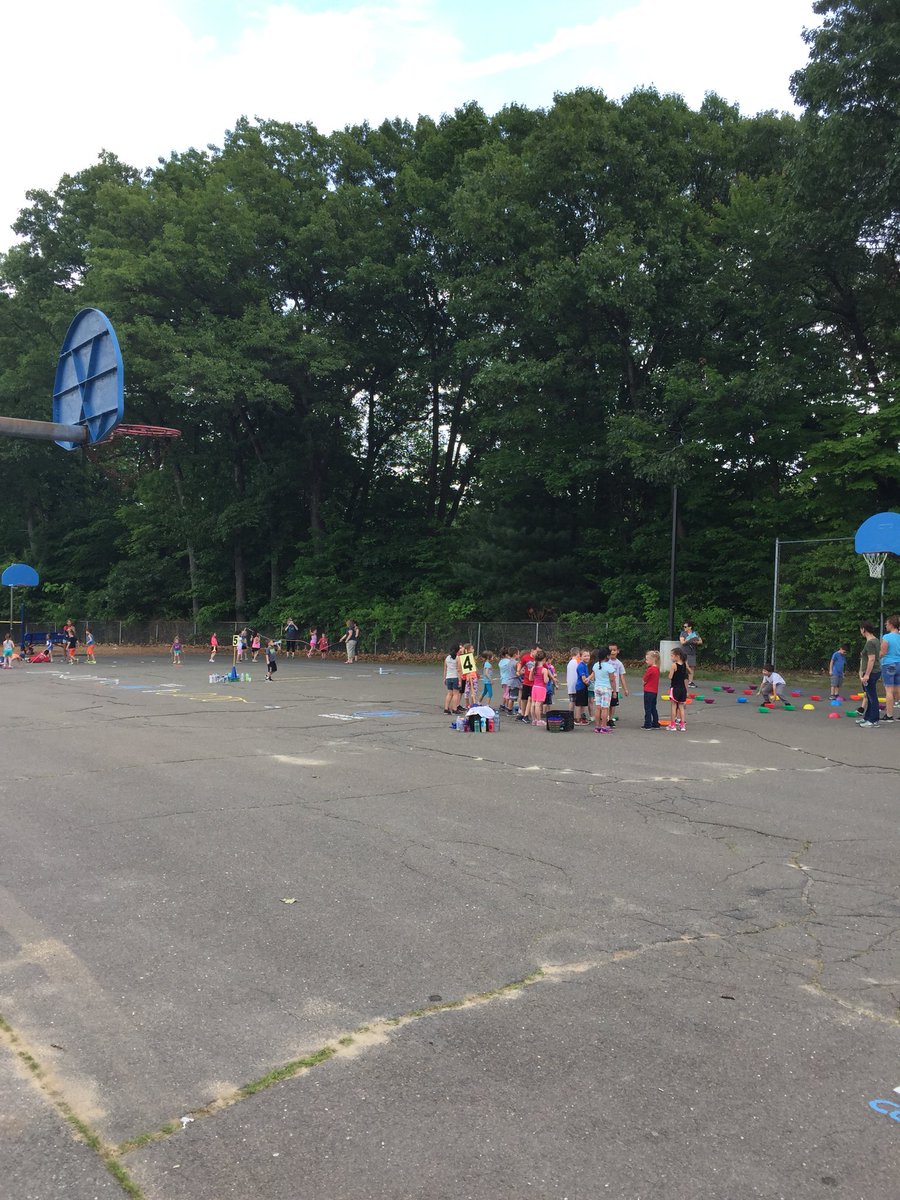 MrLowellPhysEd's tweet photo. Field day part 2
K-2 field day events https://t.co/ce7u6zfoNL