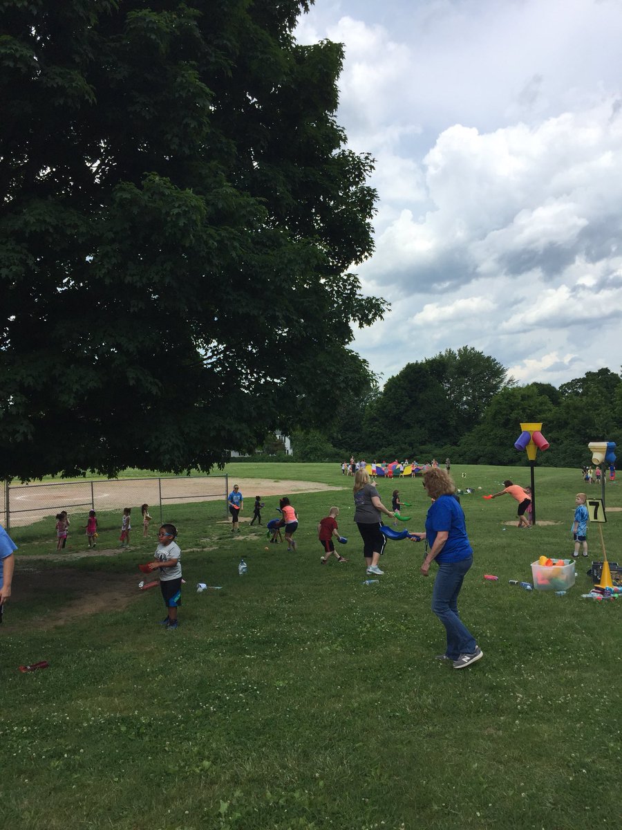 MrLowellPhysEd's tweet photo. Field day part 2
K-2 field day events https://t.co/ce7u6zfoNL