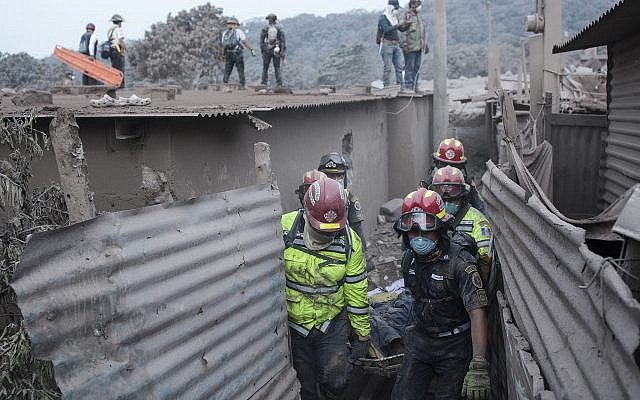 GBLFoundation's tweet photo. Volunteer firefighters are risking their lives to help those in need after Guatemala’s deadly Fuego volcano eruption. Help us &amp; our partner @amigosaldea equip these brave men &amp; women with 50 solar lanterns to support their life saving efforts. Donate now: https://t.co/6bTbijXU4G https://t.co/4JZ1oZOWEu