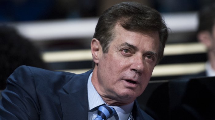Chris_1791's tweet photo. Russia Probe: #Paul_Manafort Indicted on Obstruction Charges https://t.co/tA3HoyBh8C via @Variety https://t.co/YLJGOveHNo