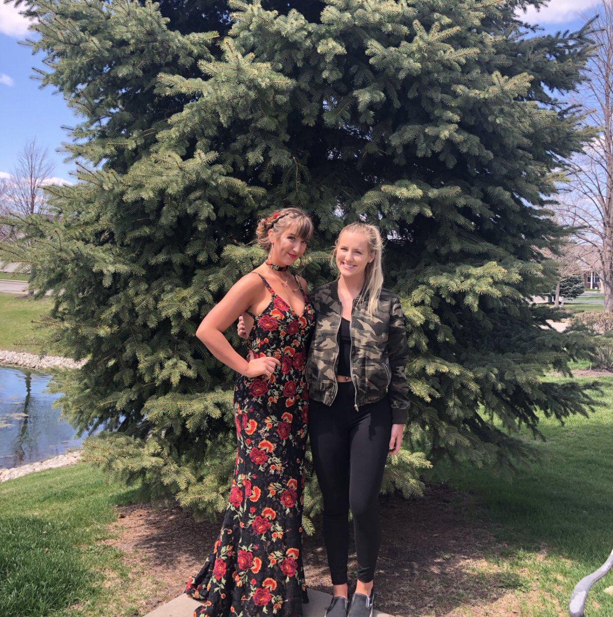 mddielee's tweet photo. happy birthday 2 my only ms. sis! can't wait to be friends forever, love u long time <3 https://t.co/71L0mxM8dA