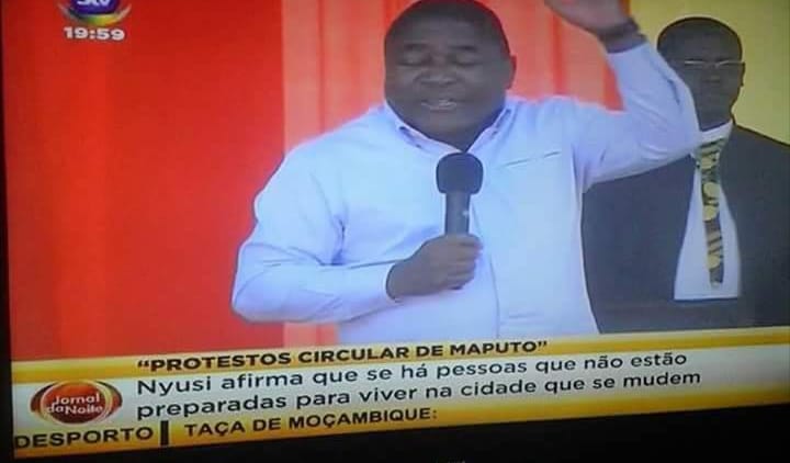 derciotsandzana's tweet photo. Definitivamente alguém deve alertar ao PR @FNyusi sobre esse tipo de discursos. O que disse hoje representa um claro sinal de intolerância e desrespeito à vida humana. Não é assim como irá resolver os problemas dos seus governados #Maputo. Senti-me insultado nesse discurso. https://t.co/Prh1dp2cM3