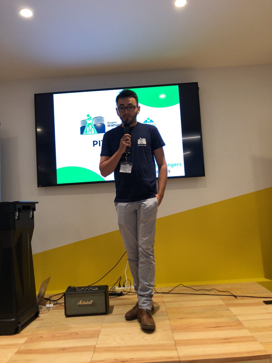 StartupAngers's tweet photo. Pitch 12 : colonne de fruit pour particulier #SWAngers https://t.co/tmZ9GUsAGp