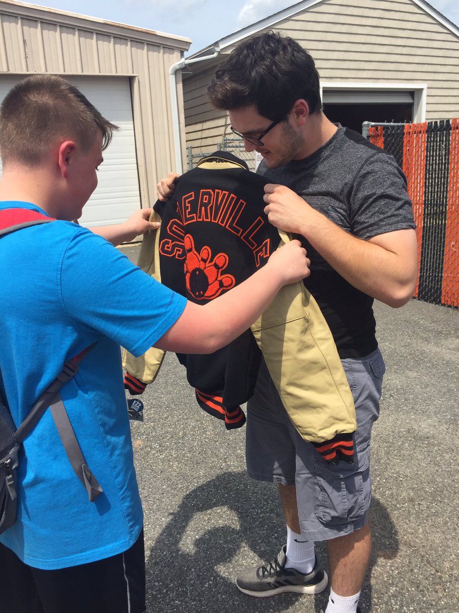 AshlynFraney's tweet photo. Was so excited to see one of our team captains give a teammate the first unified bowling varsity jacket!!🎳 #PlayUnified #ChooseToInclude @SHSLifeSkills @SHSUBBC17 https://t.co/hu1Ca4UHwh