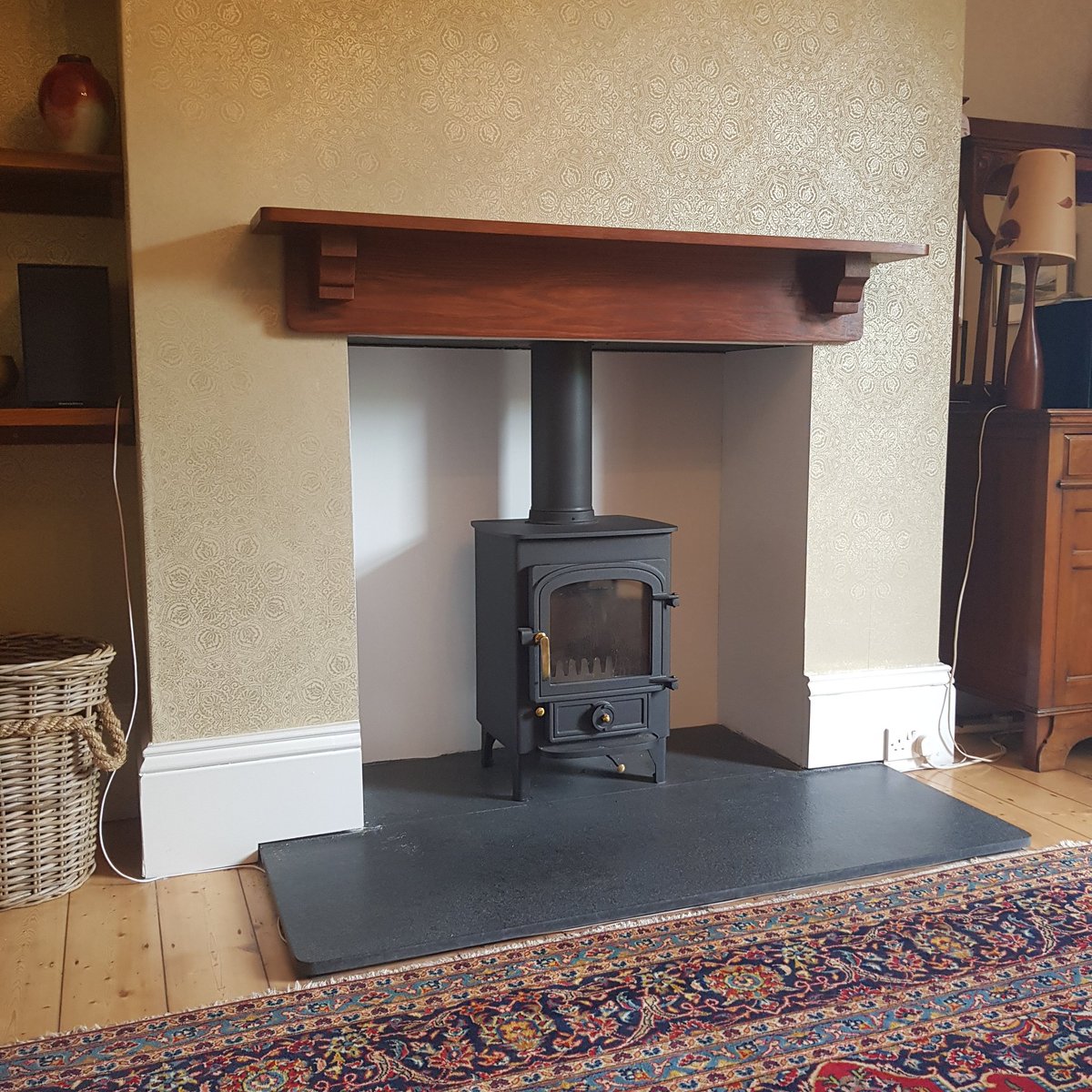 HancockStoves's tweet photo. Second job of the day was installing this mantle to a job we did a while back in Hepscott. It looks great now that it is all done and decorated. https://t.co/Xw4pGkIg9Z