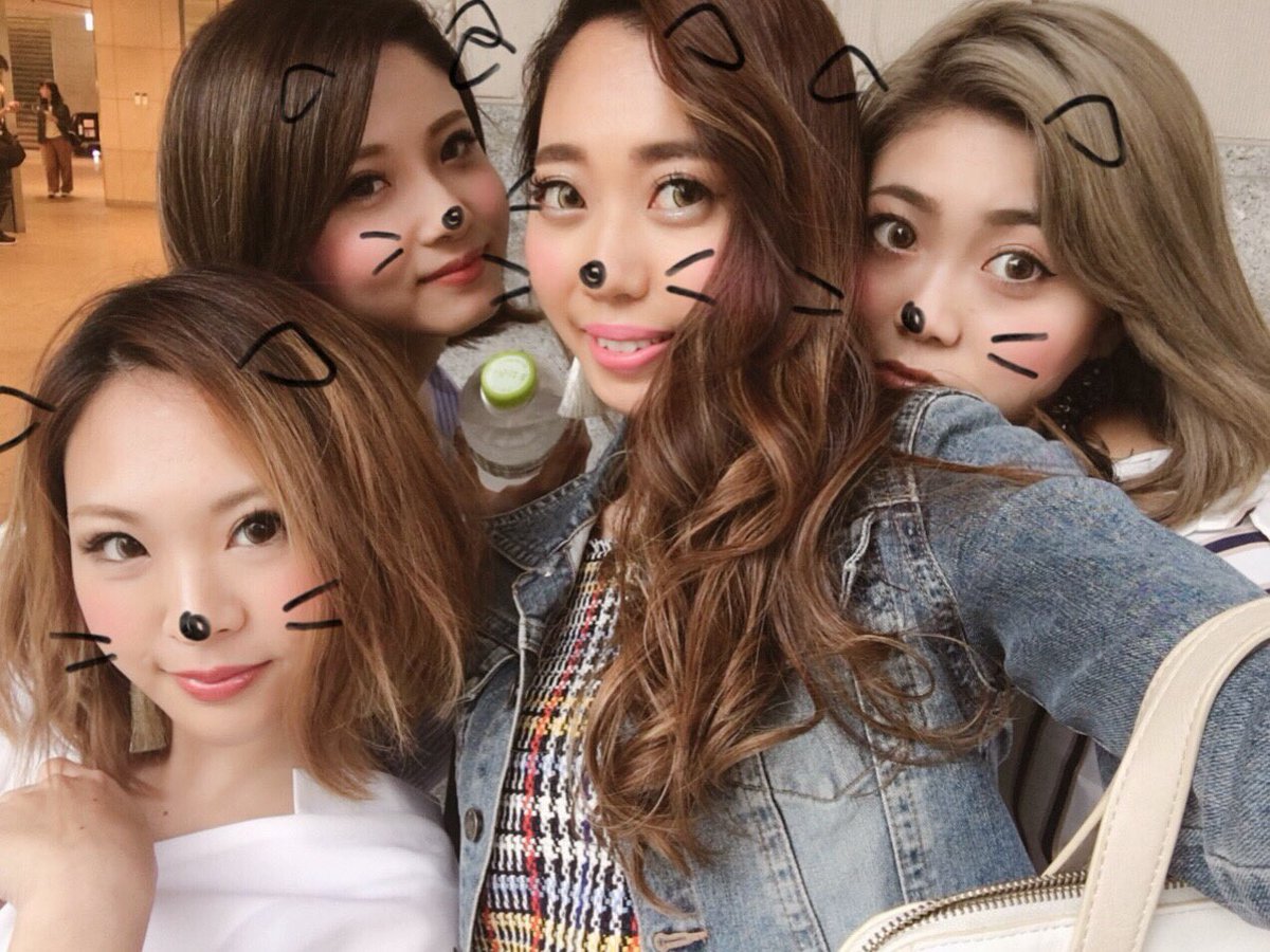 a05035's tweet photo. 24歳元ギャル今はおばギャルで何億年ぶりかのプリクラ😂😂😂😂
5月5から大阪に帰りみんなに会ってきた😭❤️ https://t.co/I23HsQceGI