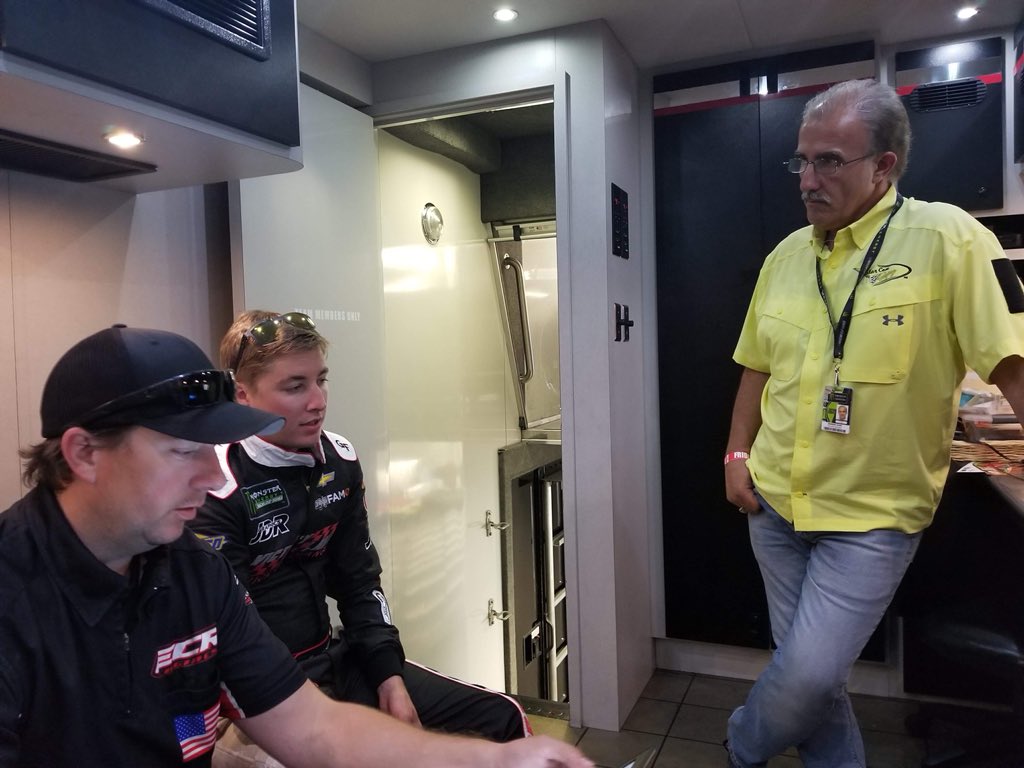 StarcomRacing's tweet photo. Looking at data and debriefing after practice, getting ready for qualifying! #scr99 https://t.co/KlnaorjZJ8