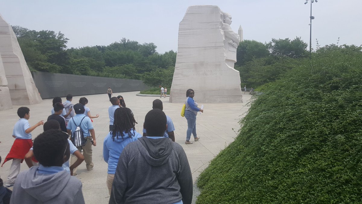 ColumbusTHT's tweet photo. Columbus 5th Grade Students in DC!!! #lifeofaprincipal #lit #classof2025 #littrips https://t.co/CUGaK4CWBQ