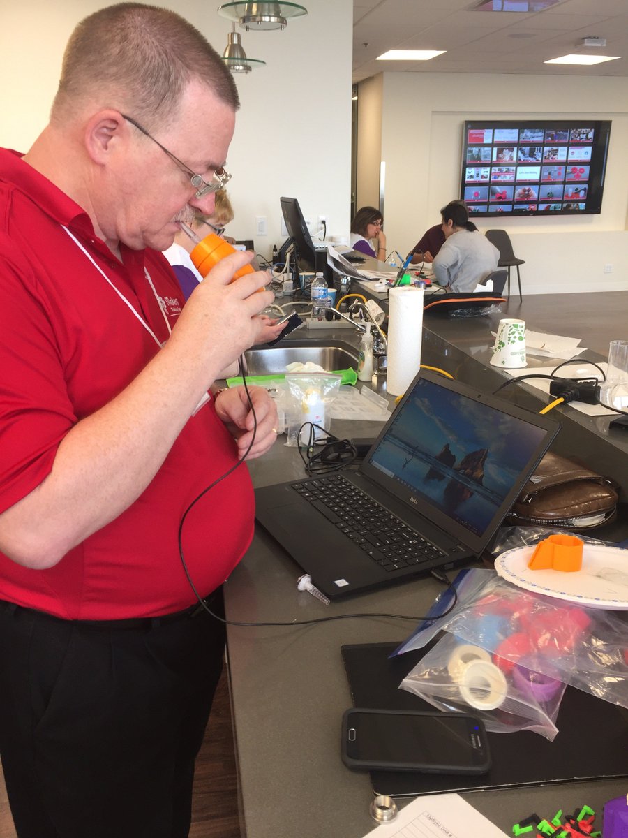 TWoSEdm's tweet photo. Our #FIRSTRoboticsTeam 3D printed & assembled inexpensive low-tech technologies for people who are differently enabled. Today staff scientist Jen delivered them & got to build a LipSync mouth controller for a mobile device, for ppl w/limited hand mobility #TELUS #MakeAccess. https://t.co/piKZGIfxxc