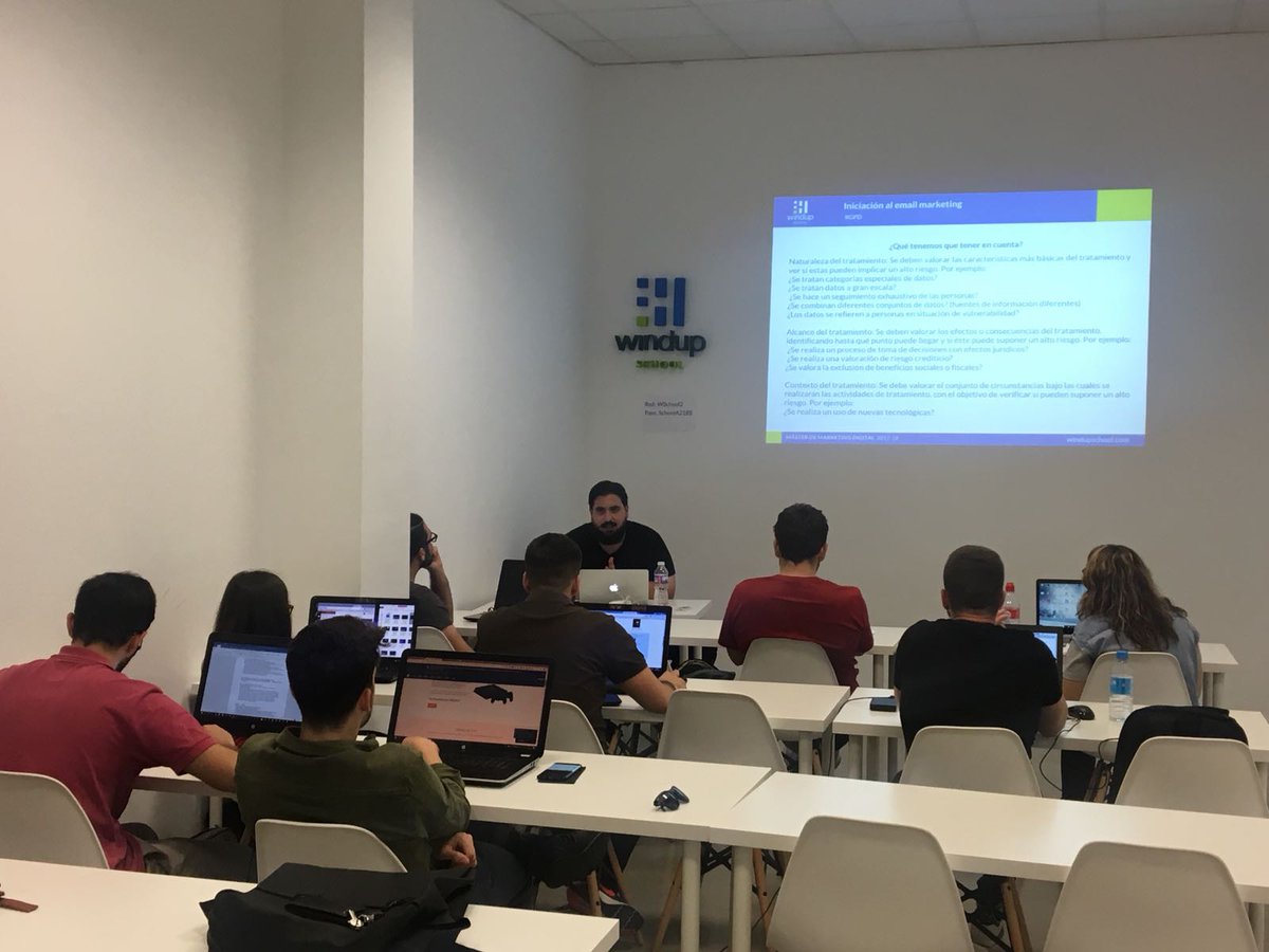 WindupTraining's tweet photo. Trabajando en los principales KPI's para las campañas de #EmailMarketing con @Dahudi92, Retention Manager en @HawkersCo ✉ Vemos las principales funcionales de las herramientas más utilizadas como #AcumbaMail y #MailChimp 📈 #MasterMkWindupVS https://t.co/Djmcw65LKK