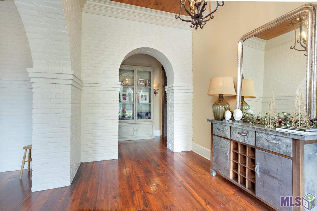 kemske_nancy's tweet photo. You have to see this home! 5 BD/ 4 BA in Baton Rouge. Call/text/DM me for details.  https://t.co/V5xtKrzUdO https://t.co/8NNE0cqTVF