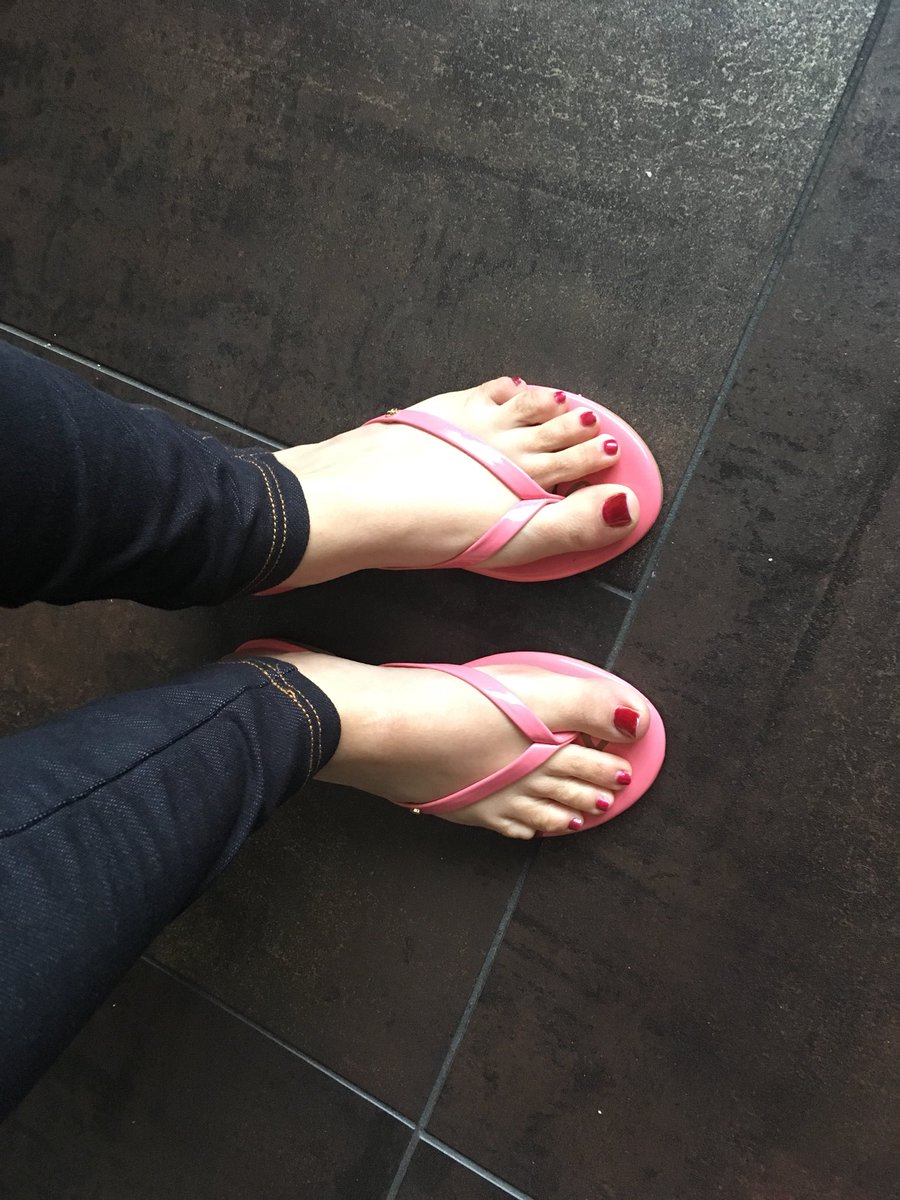 jamielyen's tweet photo. Perfect day to walk my 🐶 Slave. #fetishmodel #goddessnyc #mistress #feet #footfetish #footworship #barefeet #arch #toes #sweatyfeet #footgoddess #foottease  #lickmysoles #findom #fetish #paypig #financialdomination #FemaleSupremacy #BlackmailFantasy https://t.co/uPm6e8JTGL