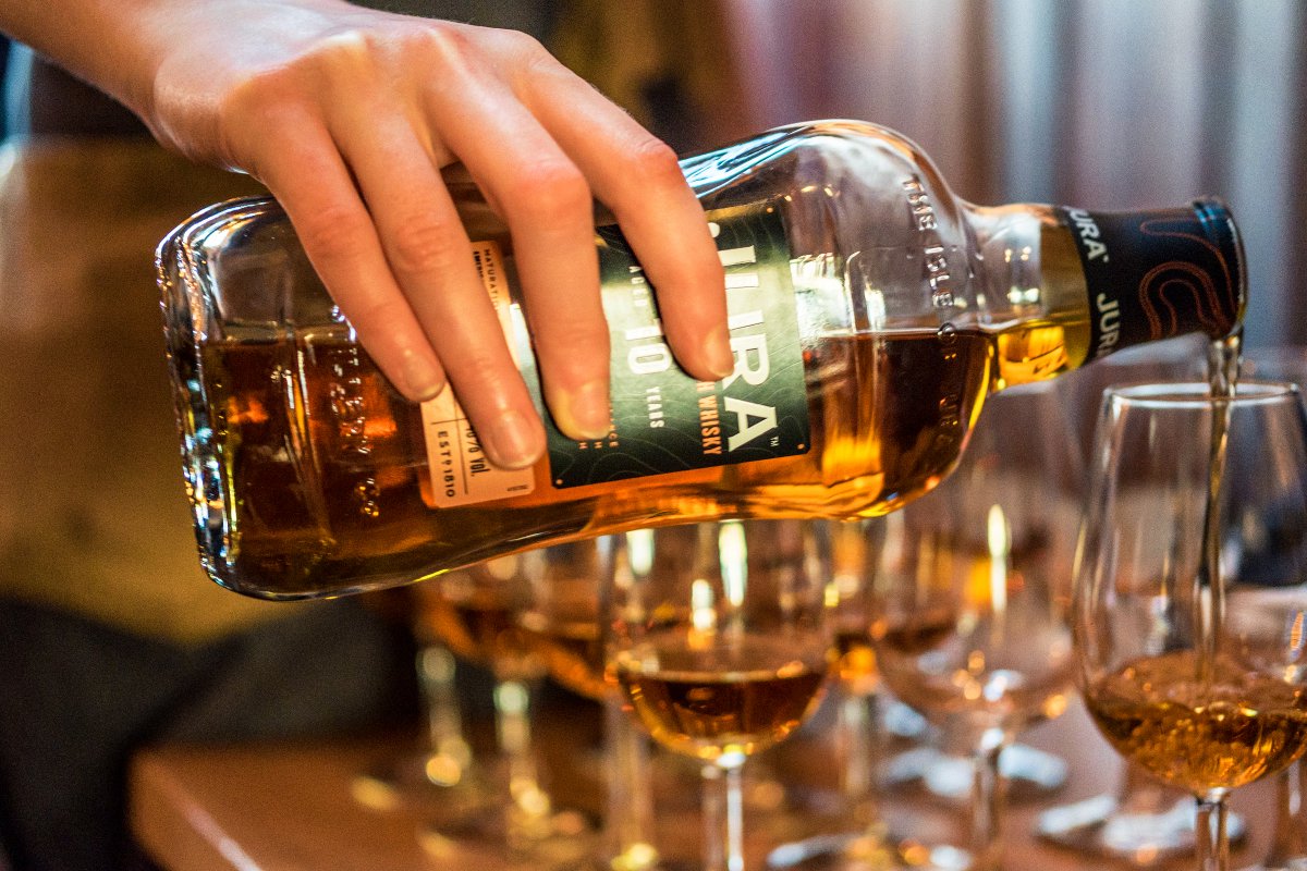 Discover smooth, smoky sherry sweetness and why our award-winning Jura 10 is a whisky worth celebrating: bit.ly/2xUgHax