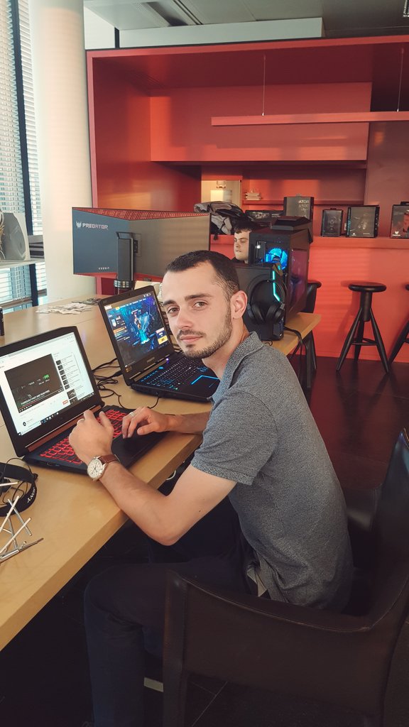 ThomasDanieau's tweet photo. J'ai été invité pour l'événement #ExplorerParty organisé par @microsoftfrance pour découvrir leur nouveautés et les futures sorties de @AcerFrance @PredatorFrance 🤗 https://t.co/G0JVoihBju