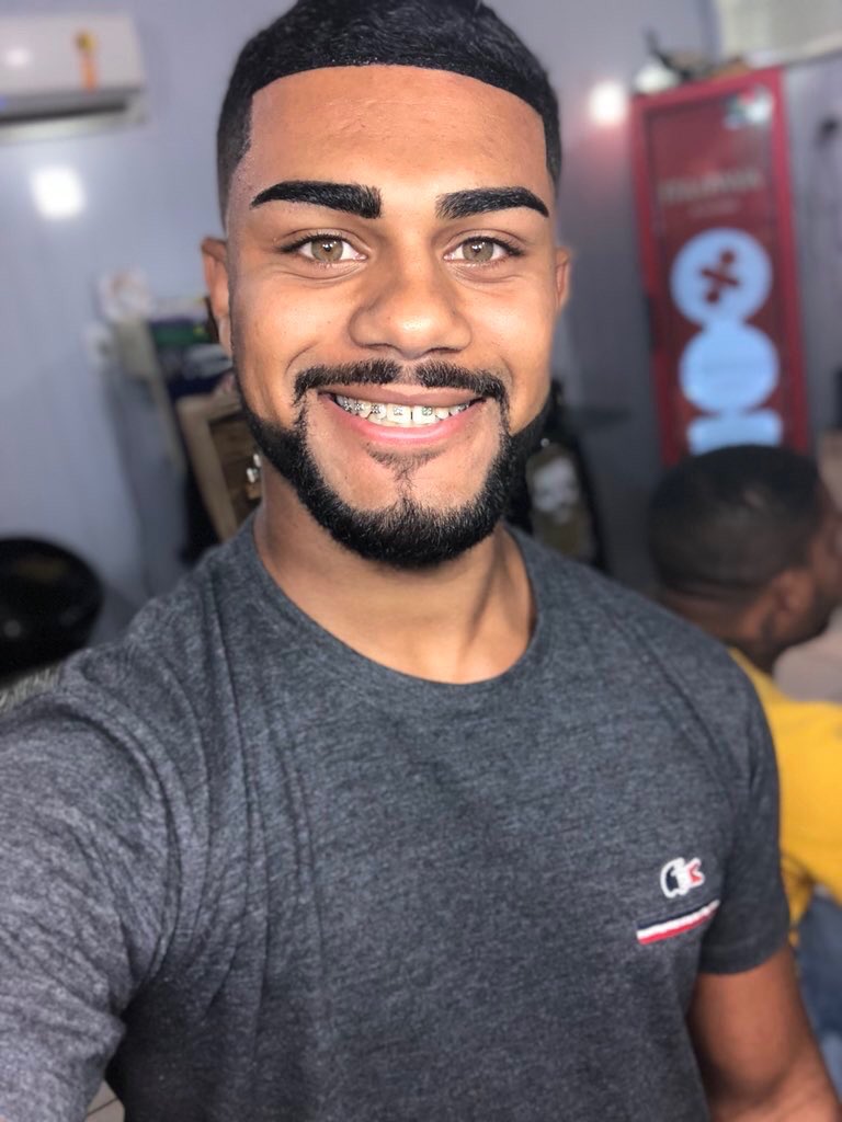 FelipeTinin's tweet photo. Rara foto eu sorrindo https://t.co/7rUZYh7dlg