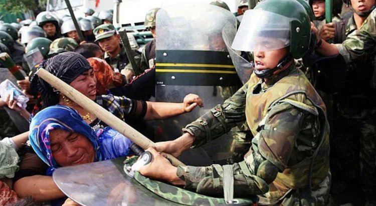 Yandı özgürlük üstüne yandı gülistan
Susun.! Alevler içinde Doğu Türkistan

#DoğuTürkistanaElUzat