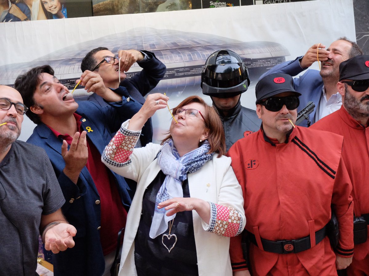 novatarrega's tweet photo. #Aramateix Inauguració oficial de @GalacticatCine a #Tàrrega cc @ajtarrega @CulturaTarrega @urgellenc https://t.co/3yJO2veHEW