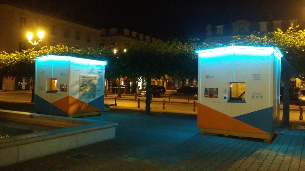 IceBoxChlgReims's tweet photo. Passez voir nos #maisons ce soir pour admirer le dernier spectacle de #lumière de l'#Iceboxchallengereims ! #Lumidéco #Reims https://t.co/Np2c7dzgvV